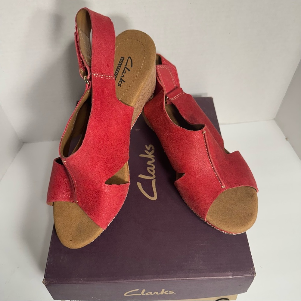Clarks Women's Helio Float Tomato Red Nubuck Wedge Sandals W/ Backstrap Size 8.5